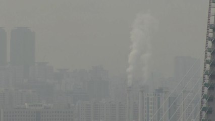 [날씨] 겨울 황사에 미세먼지↑...오늘 찬 바람에 해소 / YTN