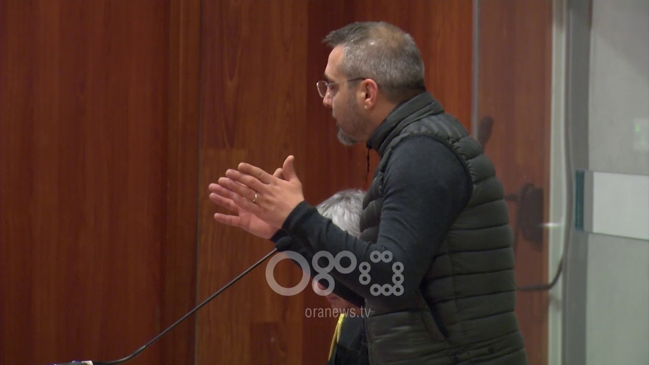 Ora News - Tahiri kërcënon prokurorët: Kam sms-të që i keni dërguar gazetarëve për mua