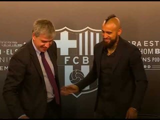 Arturo Vidal ya firmó por el FC Barcelona