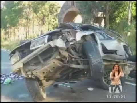 Accidente de bus contra auto deja 24 fallecidos en la vía Pifo-Papallacta