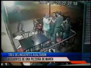 Asaltan a clientes en restaurante de Manta
