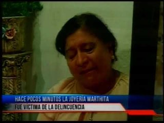 Delincuentes rompen pared para robar joyería Marthita
