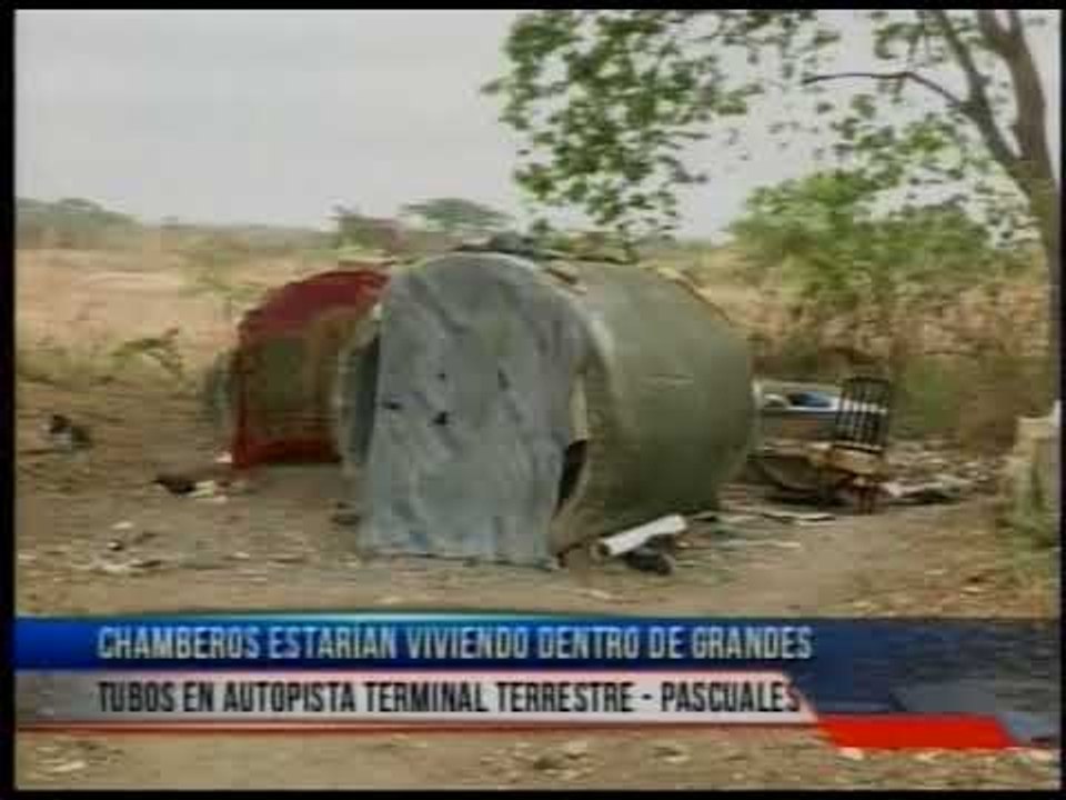 Viven dentro de tubos abandonados en autopista Pascuales