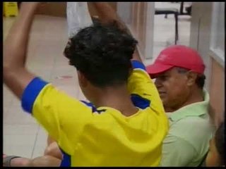 Padre e hijo fueron víctimas de 15 agresores