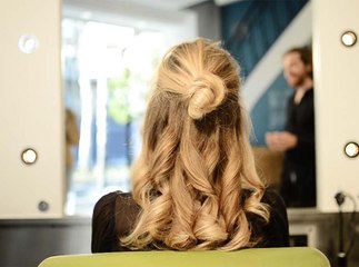 Tuto Coiffure Saint Valentin : Le half bun glamour