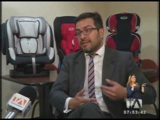 Tải video: En Ecuador el 5% de padres usan silla de seguridad para sus hijos