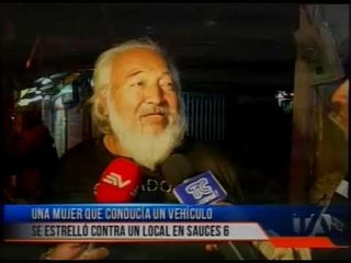 Mujer que conducía por Sauces 6 se estrelló contra un local