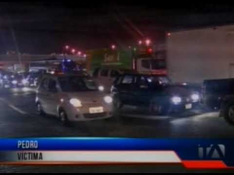 Tres hombres y una mujer le robaron su vehículo a un taxista informal