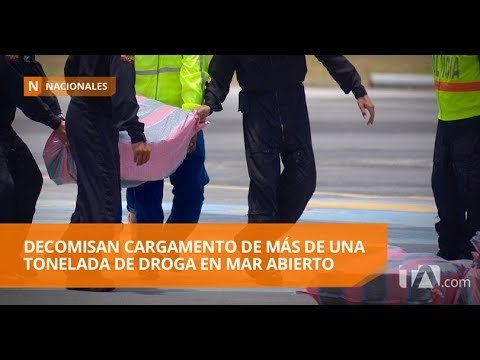 La Policía detuvo a 31 persona en mar abierto cerca de Galápagos - Teleamazonas