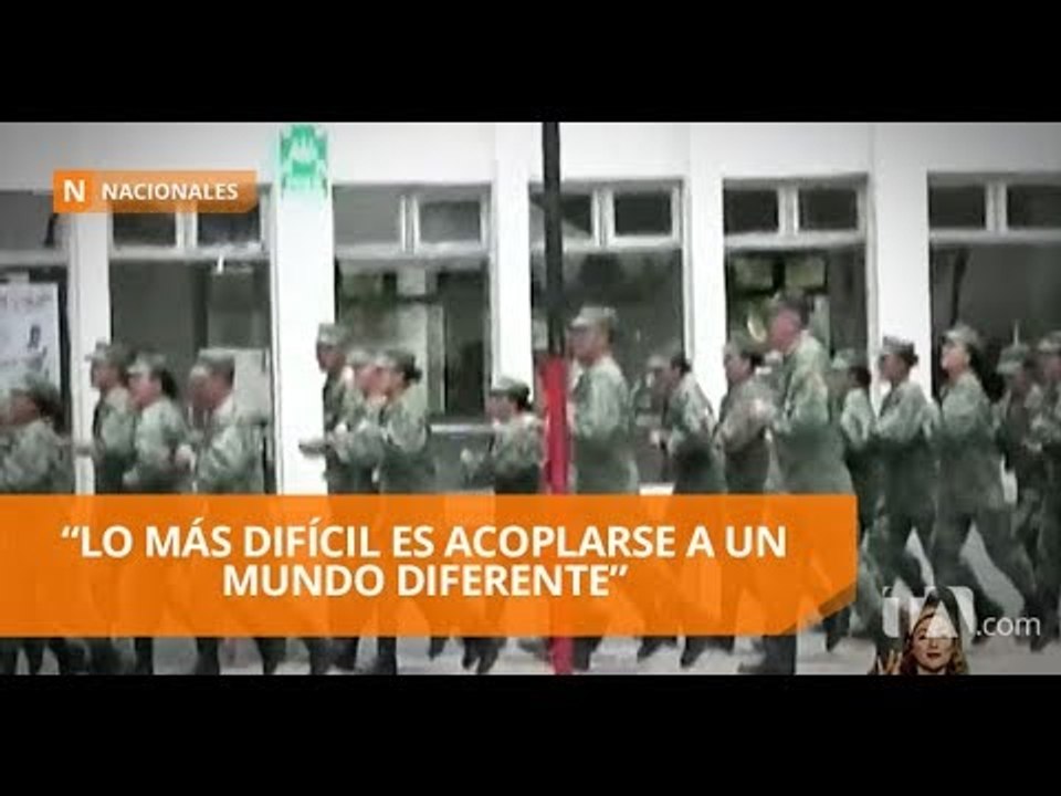 Cincuenta mujeres se preparan desde hace tres meses en el cuartel - Teleamazonas