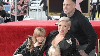 Pink ha ringraziato la sua famiglia durante la consegna della stella sulla Walk of Fame