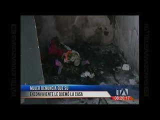 Mujer denuncia que exconviviente le quemó la casa