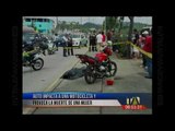 Auto impacta a una motocicleta y provoca la muerte de una mujer