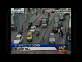 Dos motociclistas chocaron en la vía a Daule