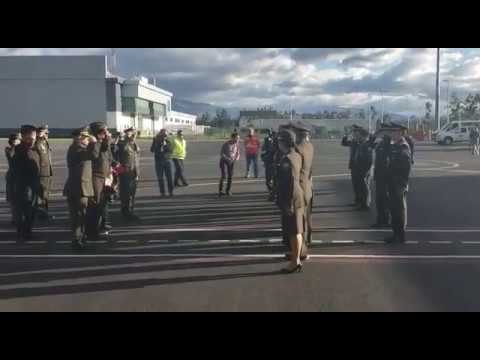 Llegan a Quito los restos mortales de cadete Erika Chicó - Teleamazonas