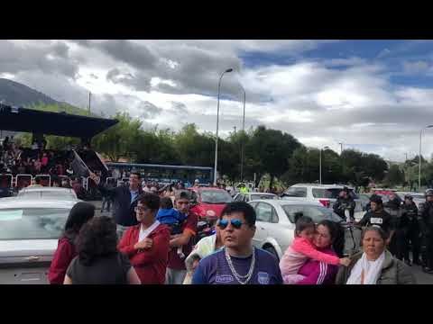 Concentración en la Shyris en contra de la violencia hacia las mujeres - Teleamazonas