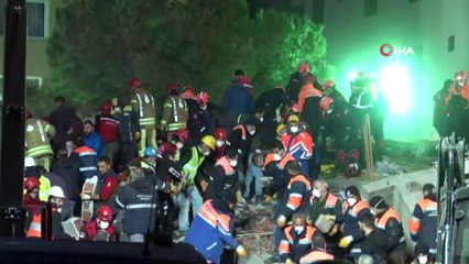 Kartal'da çöken binanın enkazında kurtarma çalışmaları sürüyor