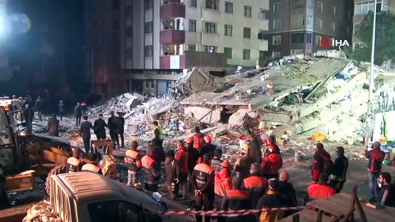 - Bakan Soylu ve Bakan Kurum enkaz alanından incelemelerde bulundu