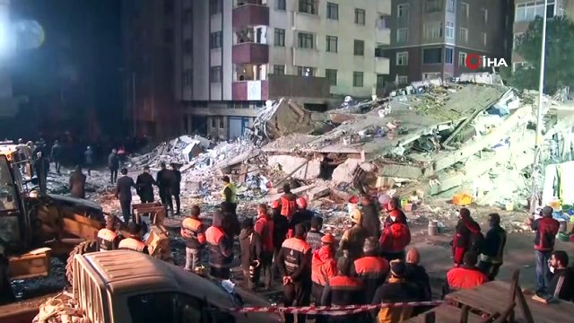 - Bakan Soylu ve Bakan Kurum enkaz alanından incelemelerde bulundu