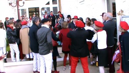 La sortie de la mairie
