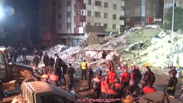 Bakan Soylu ve Bakan Kurum Enkaz Alanından İncelemelerde Bulundu