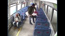 Un père descend fumer une cigarette et le train repart avec sont bébé.