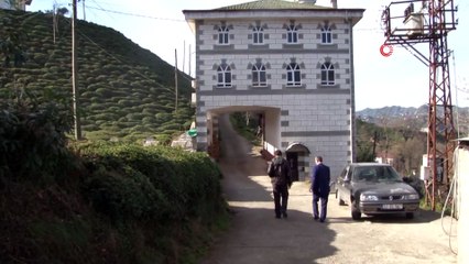 Cami yolun üzerine yapılınca çözümü de böyle buldular