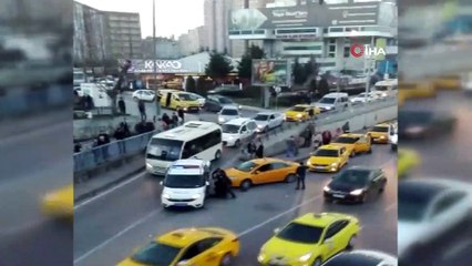 Müşteri olarak bindi, taksicinin başından aşağı su döktü