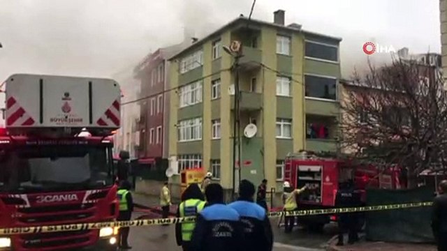 Sancaktepe'de bir tekstil atölyesinde yangın çıktı. Olay yerine çok sayıda itfaiye ekibi gönderildi.