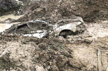 PKK'lı Teröristlerin Çaldığı Lüks Otomobil, Toprağa Gömülü Bulundu