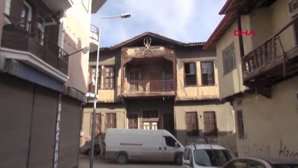 Tokat Eski Evlerin Üstündeki Beylik Simgesi 'Geyik Boynuzları' İlgi Çekiyor