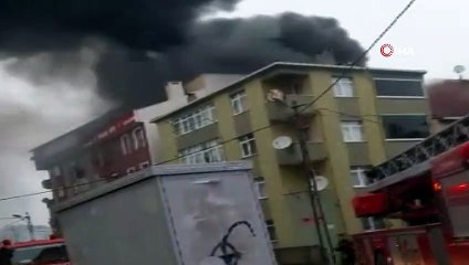 Sancaktepe'de tekstil atölyesi alev alev yandı