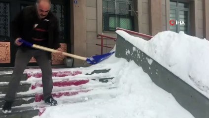 Karlıova güne karla uyandı