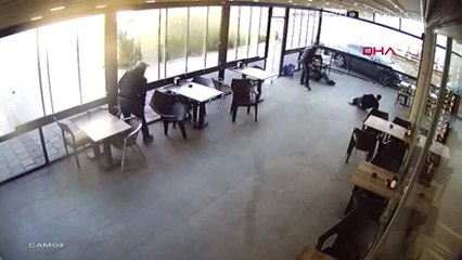 İzmir'de Dehşet Anları,kafede Kurşun Yağdırdı
