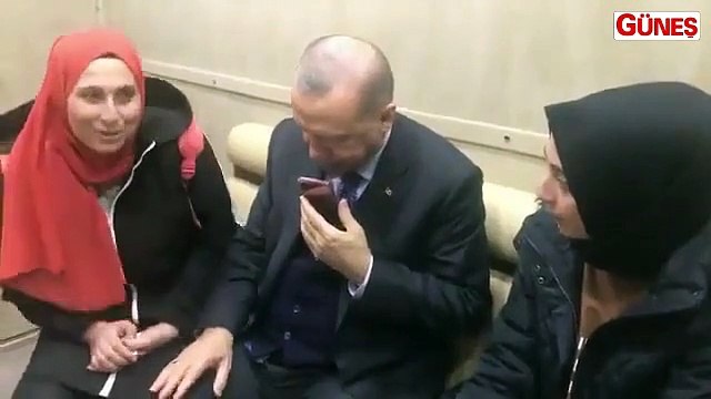 Cumhurbaşkanı Erdoğan, yanına gelen genç kızı kırmadı