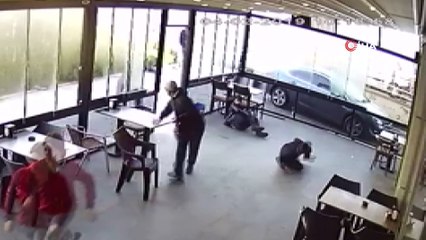 Kafede silahla dehşet saçtı... 4 kişiyi yaraladı...O anlar güvenlik kamerasına böyle yansıdı