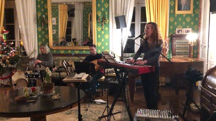 L’artiste Carine Achard en concert privé au château de Dobert