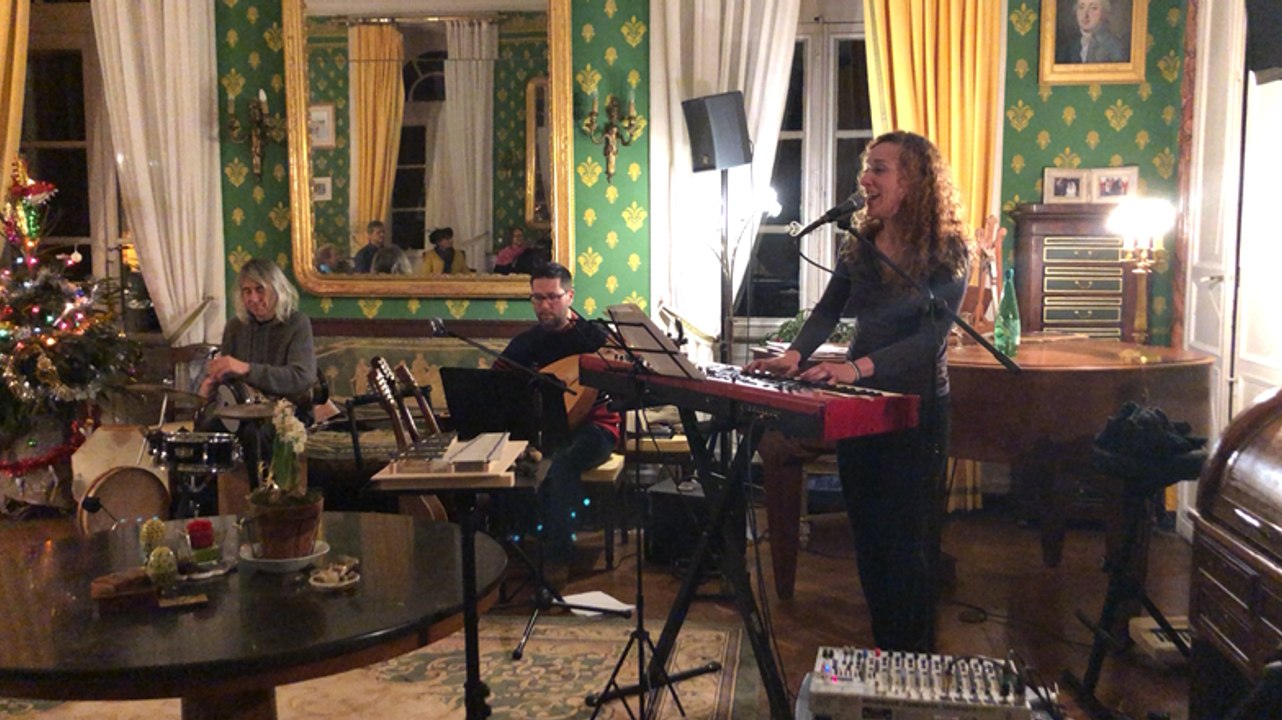 L’artiste Carine Achard en concert privé au château de Dobert