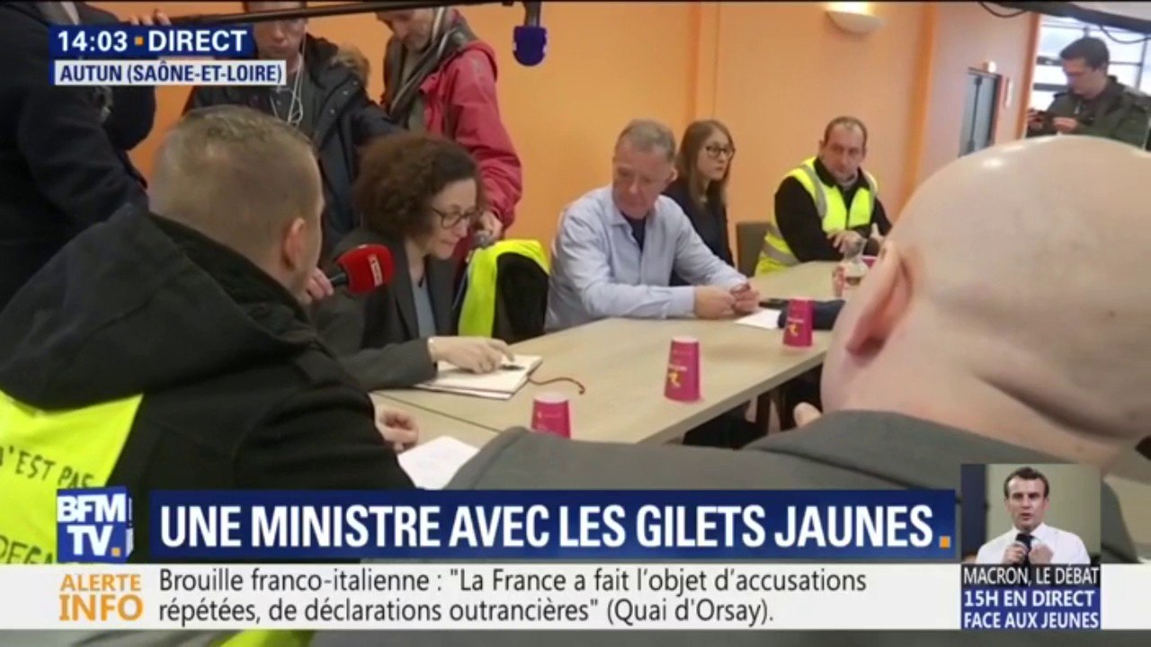 Un gilet jaune explique à Emmanuelle Wargon que les représentants politiques peuvent être "happés par le décorum" de l'Assemblée nationale