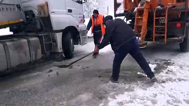 Kütahya'da kar yağışı ulaşımı etkiliyor