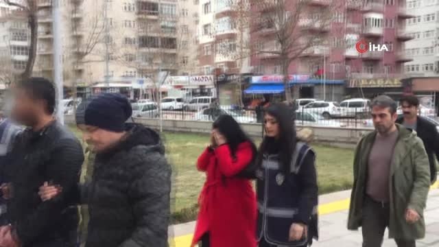 Masaj Salonu Görünümlü Fuhuş Salonuna Baskın: 3 Gözaltı