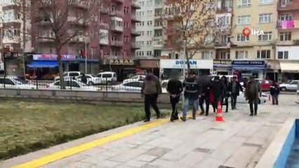 Masaj salonu görünümlü fuhuş salonuna baskın: 3 gözaltı