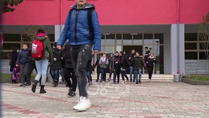 Ora News –  SHOKUESE/ Nga instagrami tek shantazhet: Si djemtë kërcënuan 14 vjeçaren