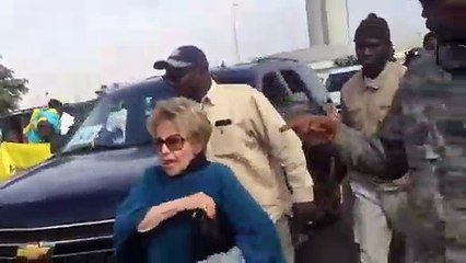 Aéroport Blaise Diagne : Viviane Wade accueille son époux Me Wade (Photos+Vidéo )