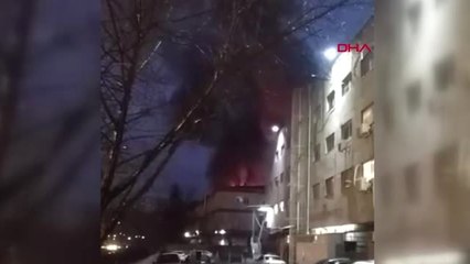 Kağıthane'de Bir İş Merkezinin Çatısında Yangın