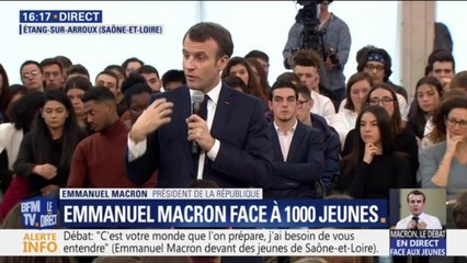 Emmanuel Macron: "On va accélérer sur le code pour qu’il soit obtenu avant 18 ans, et en milieu scolaire"