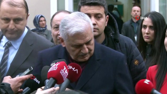Binali Yıldırım kanser hastası çocukları ziyaret etti