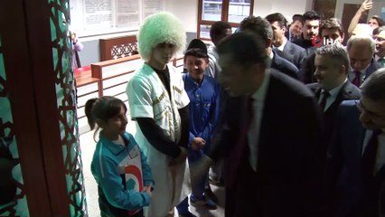 Bakan Selçuk, Bursa’da 7 kıtadan gelen öğrencilerle buluştu