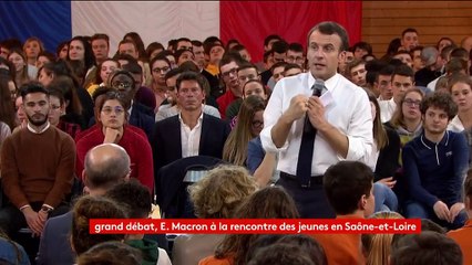 Grand débat : "On ne peut pas régler tous les problèmes par référendum", déclare Macron à propos du RIC