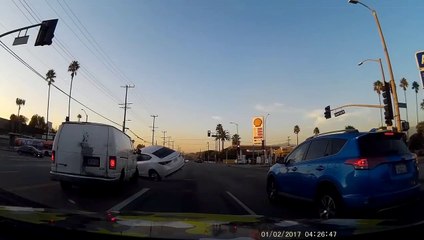 Un gars anticipe un accident 10s à l'avance !